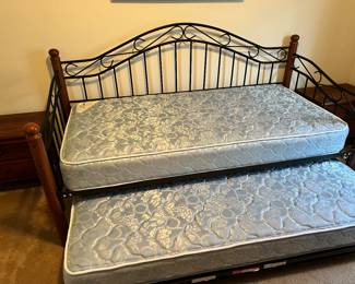 Day bed with trundle