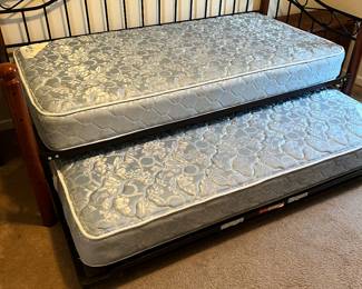 Day bed with trundle