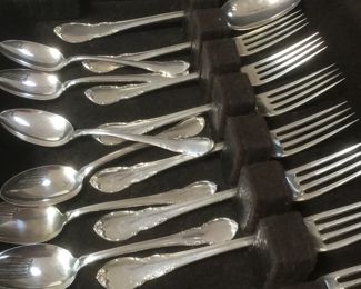Lunt sterling flatware  32 pieces  1941 Modern Victorian Silver case included. For pre-sale only.