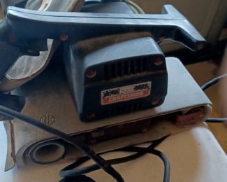 Electric hand sander