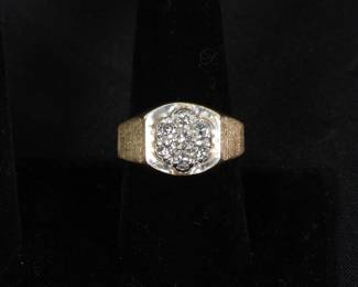 32:Estate Men's 14K Gold & Diamond Ring