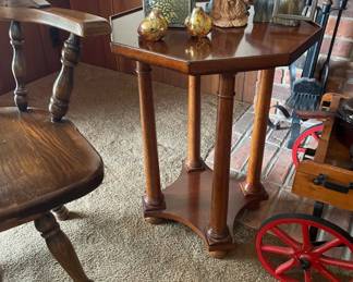 Hekman European Legacy Pillar End Table