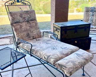 Metal  chase on wheels