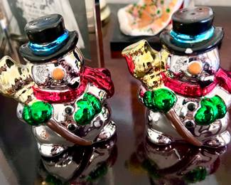 Christmas snowmen salt and pepper shakers