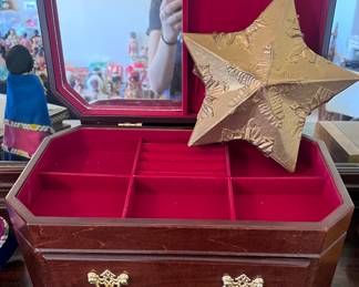 Vintage jewelry box 