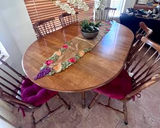 Beautiful large dining set with 6 chairs