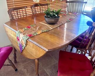 Dining table with fold down leafs 