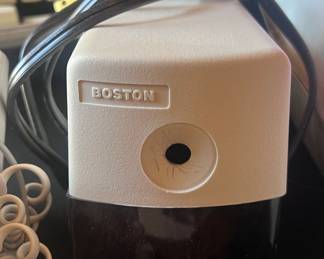 Electric pencil sharpener