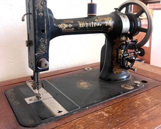 Antique White sewing machine 