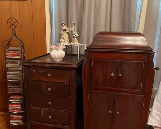 Globe Wernicke Record Holder full of records! Antique Victrola Record Player