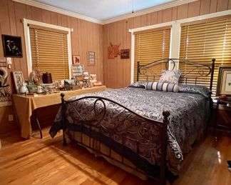 Decorative Metal Queen Size Bed