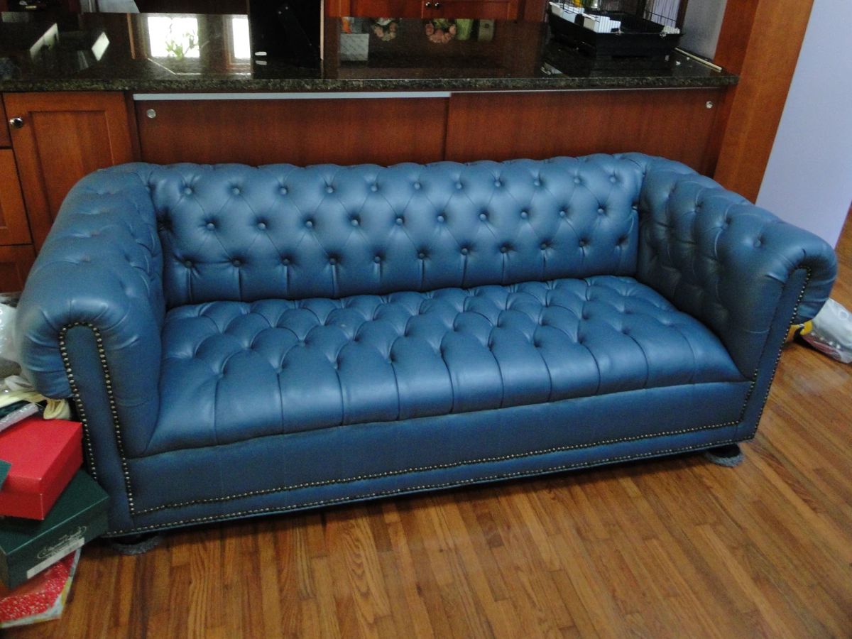 Chesterfield Blue leather sofa 73x32"