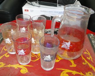 Vintage glassware/pitcher set