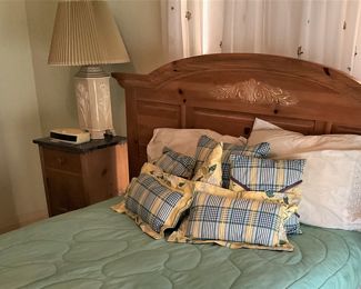 The full bed has 2 coordinating nightstands.
