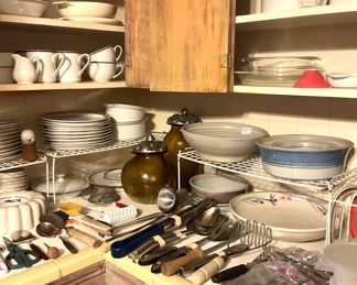 Miscellaneous kitchen items