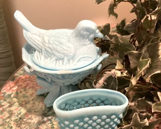 Small Fenton vase; nesting bird