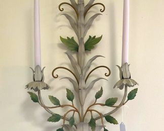 Decorative wall sconce