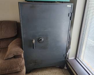 Old Chattanooga post office Strong safe. Working order w/combo on hand safe is on casters and loading dock on premises for loading 