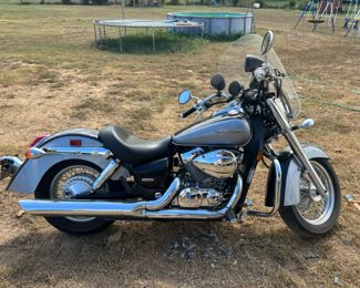 2005 Honda Motorcycle vxt750 12500 miles