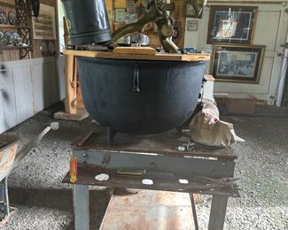 VERY LARGE  HEAVY SOLID BRASS  EAGLE  AND A WONDERFUL CONDITION  WASH PO