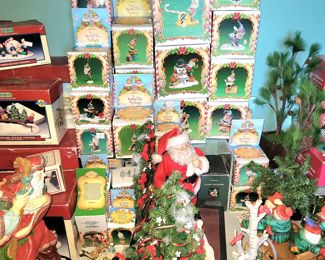 Enesco North Pole Village