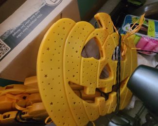 5 plastic pumpkins vintage and lights inside $6 ea or all for $20