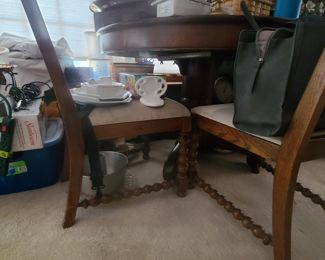 Vintage table with leaves and chairs, round rolled base $ all for 225. Must see!  In great shape and is solid! 