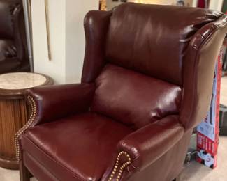 Matching Wing back leather recliners w/nail heads 