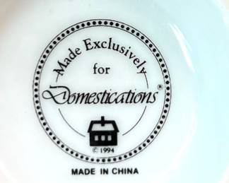 Domestications Christmas dishes   4-pc Place setting for 12
