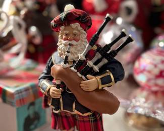 Scottish Santa bag pipe player 