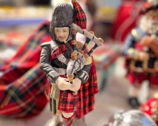 Scottish bag pipe player 