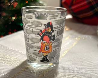 Scottish bag pipe player glass