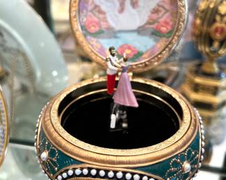 Rare 1997 Anastasia  San Francisco Music Box Co.  