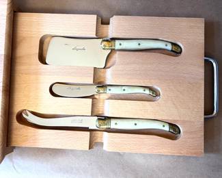 Fromage wooden serving board w/3 knives