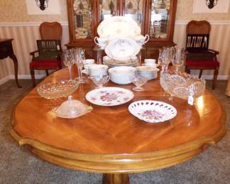 Dining Table with 1 leaf, 6 Chairs