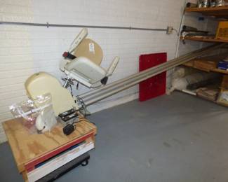 Lift Chair with 2 NEW batteries never installed