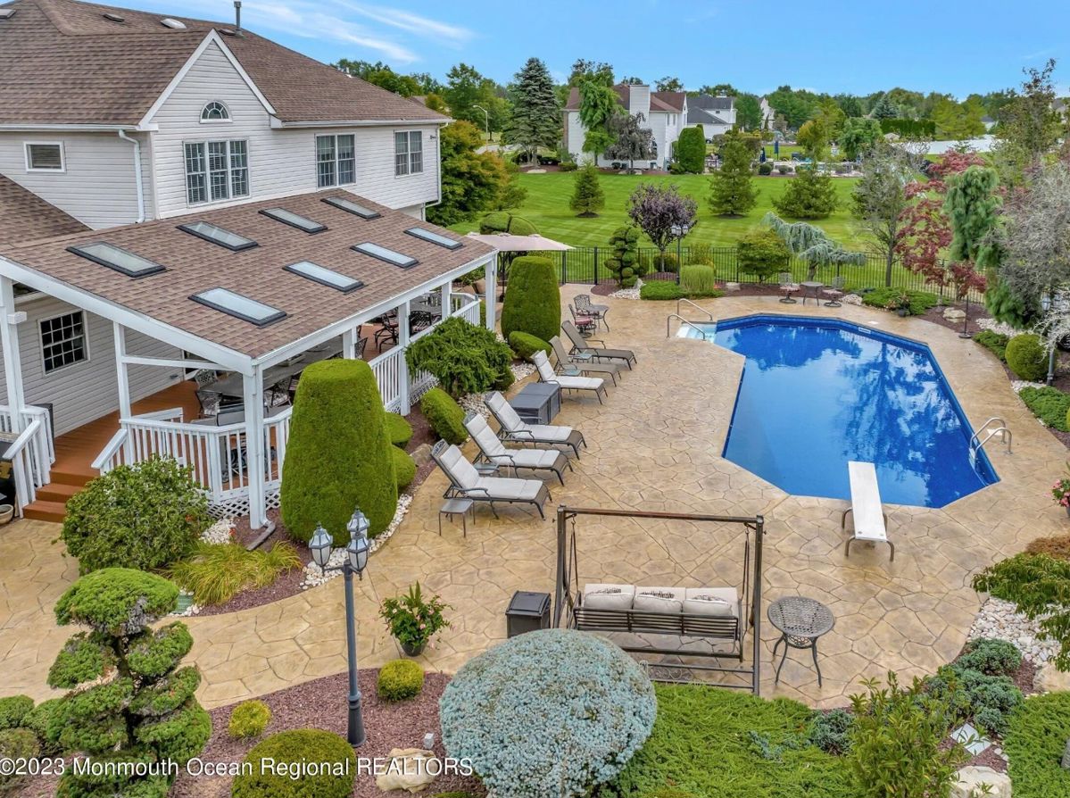 Freehold Estate Sale Furniture, Decor, Clothing,... starts on 9/29/2023