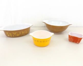 4 Pieces of Misc Pyrex	
