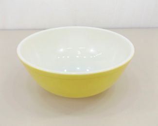 Like New Pyrex Yellow 4qt Mixing Bowl	
