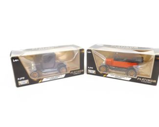 2 Motor Max 1:24 Scale Platinum 1925 Ford Model T Die Cast Cars	
