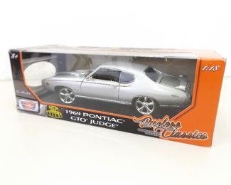 1:18 Scale Die Cast Motor Max 1969 Pontiac GTO Judge	
