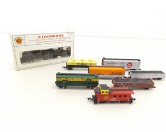Bachmann N Scale 51551 Powered Locomotive and Tender in Original Box w/7 Cars	
