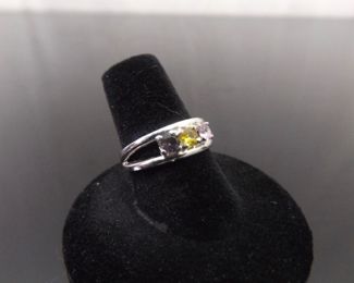10k White Gold Multi Stone Ring Size 7.25	
