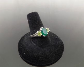 .925 Sterling Silver Emerald and Peridot Crystal Ring Size 9	
