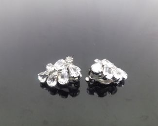Vintage Weiss Crystal Clip On Earrings	
