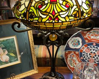 Dale Tiffany “Antiques Roadshow “ leaded glass lamp 