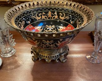 Wonderful bowl with ormolu mounts