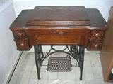 OAK SEWING MACHINE