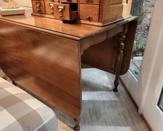 Dropleaf Table with additional leaves