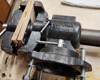 Columbian Vise